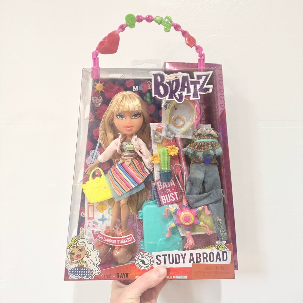 NIB BRATZ Y2K 2015 Study Abroad Doll MEXICO - Picture 2 of 8